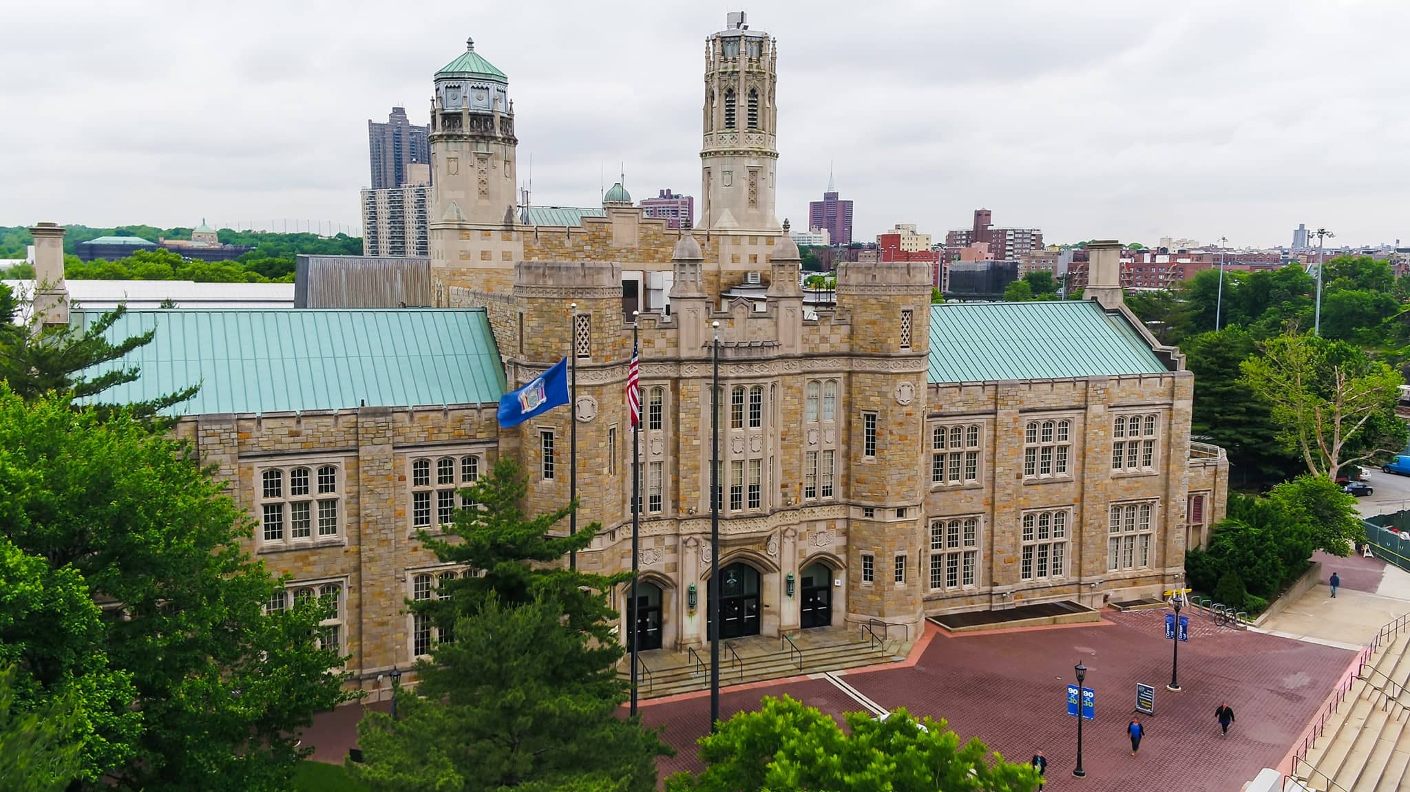 does lehman college require an essay