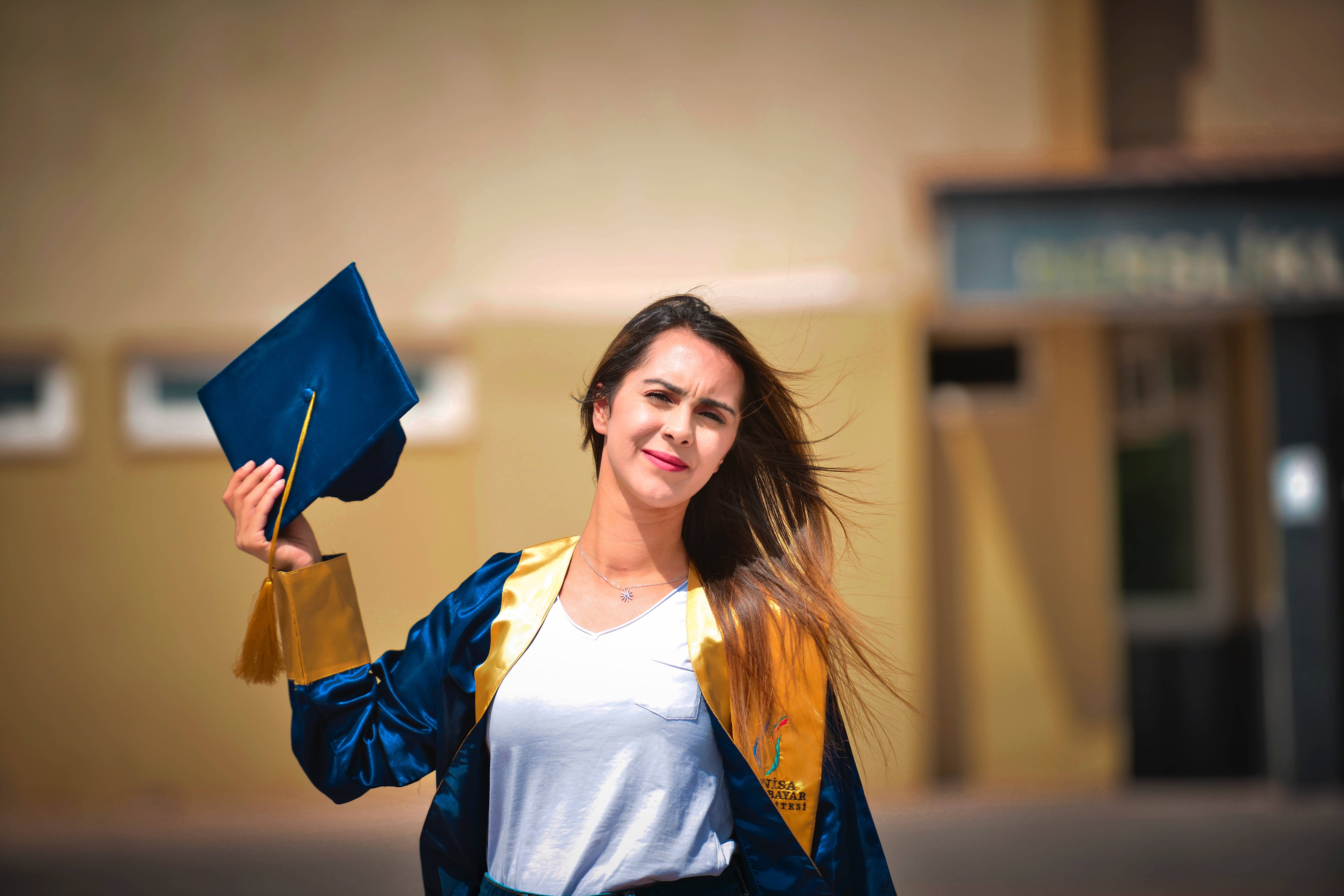 He her student. Студенты MBA. Студентка. Портрет студента. Студент МБА.